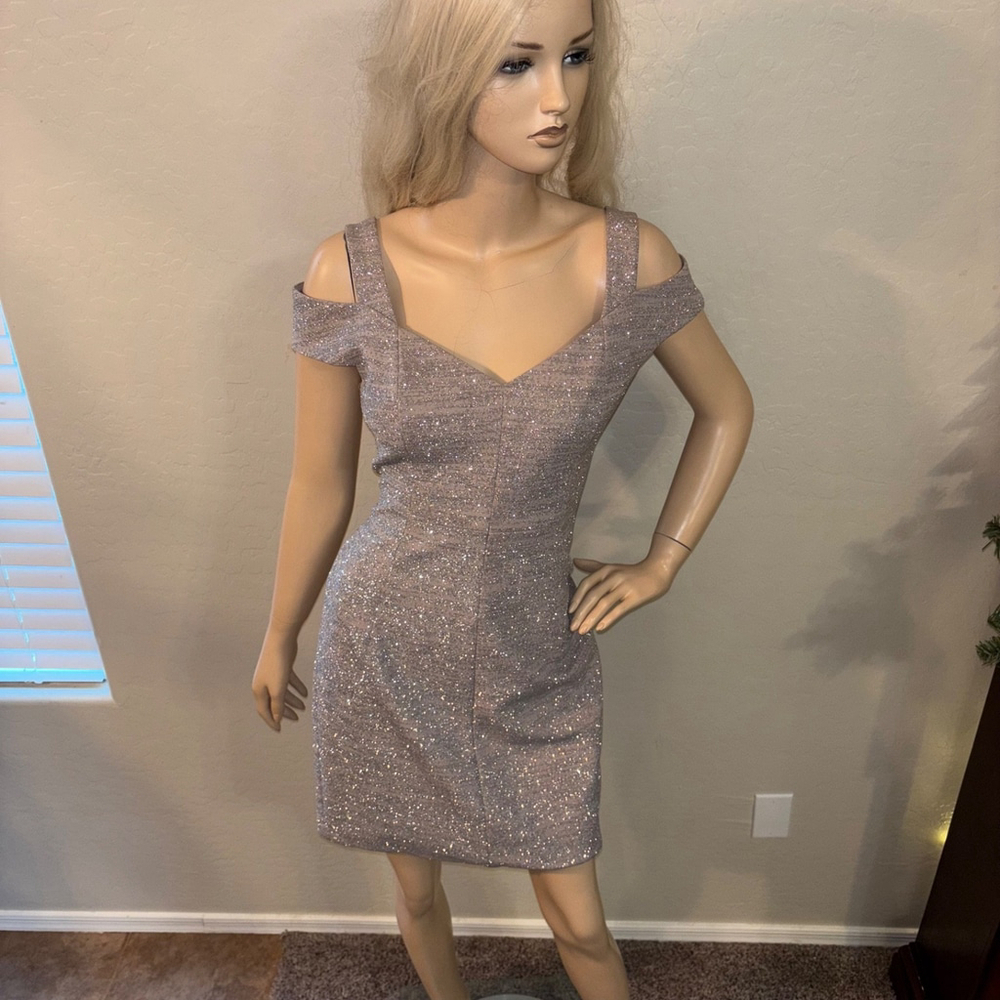 Eliza J Dress Size 8 Champagne Glitter Cold Shoulder Sheath Cocktail Party - Picture 4 of 17